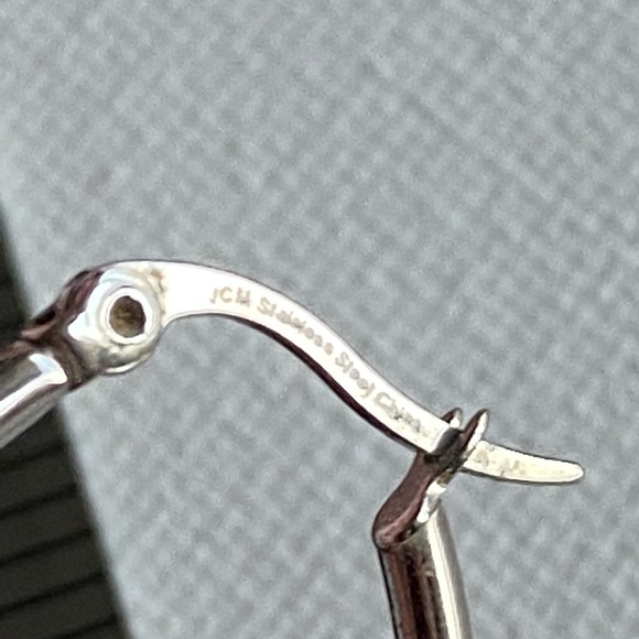 JCM STAINLESS STEEL Hoop Earrings. - Picture 5 of 5